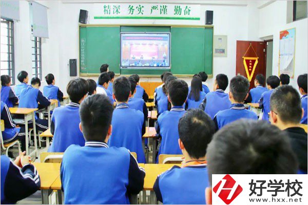 長沙華中涉外職業(yè)高中的商務(wù)日語專業(yè)怎么樣？學(xué)費貴嗎？