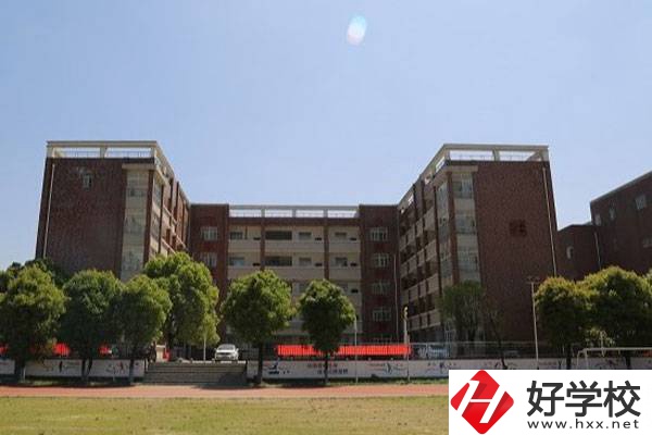 岳陽市高級技工學(xué)校大門