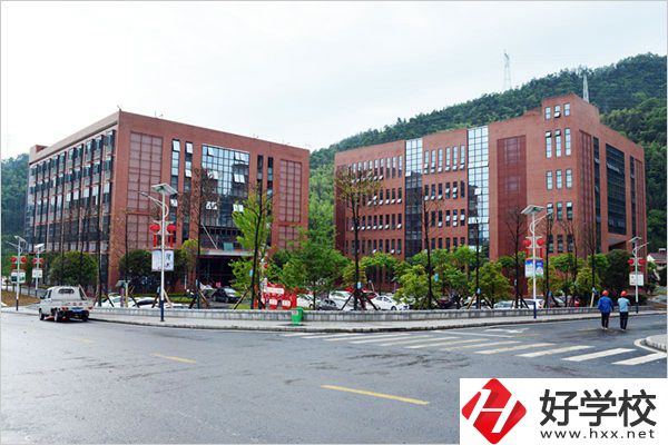 安化縣職業(yè)中專學(xué)校資助體系怎么樣？學(xué)校建設(shè)怎么樣？