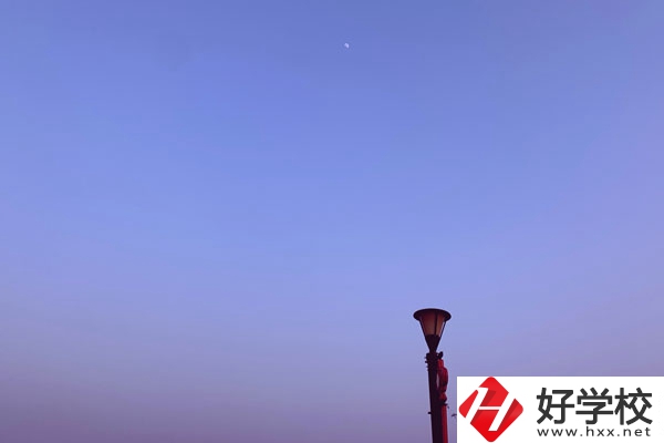 張家界旅游職業(yè)學(xué)校校園環(huán)境怎么樣？