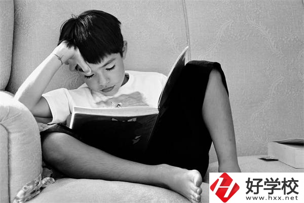 湖南初三男孩不想上學(xué)怎么辦？不參加中考還有書讀嗎？